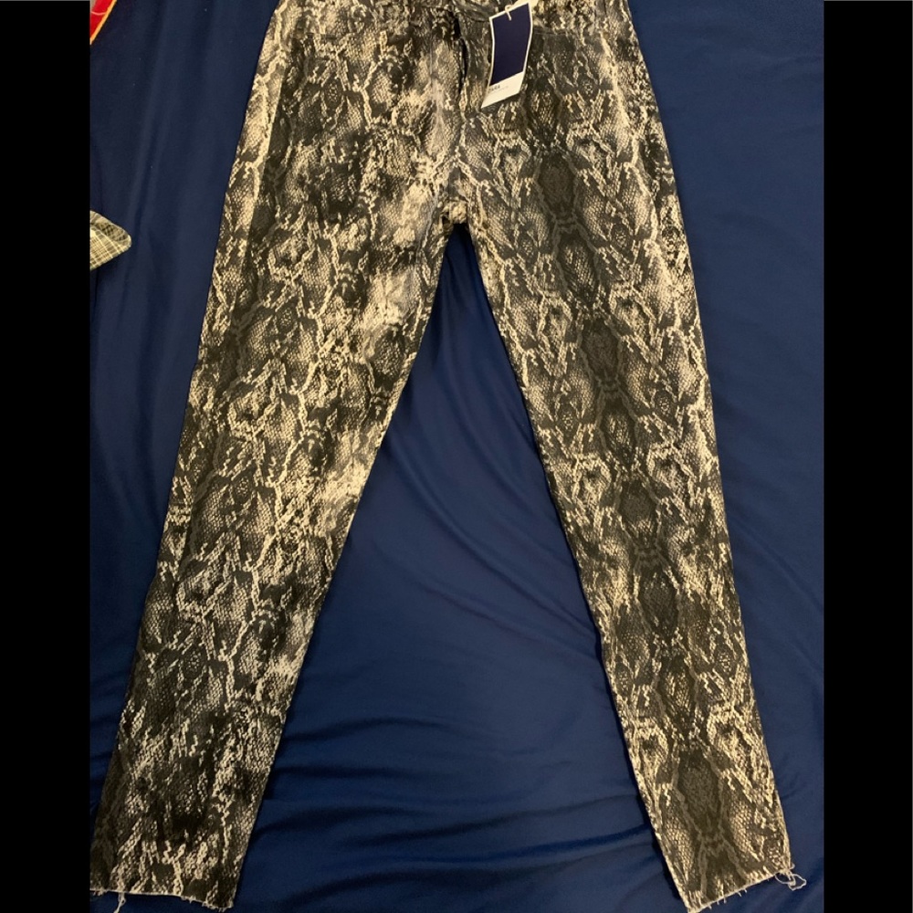 Nwt highwaisted snake print zara jean
